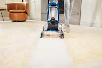 Using ProHeat 2X Revolution Pet Carpet Cleaner to Deep Clean carpets.