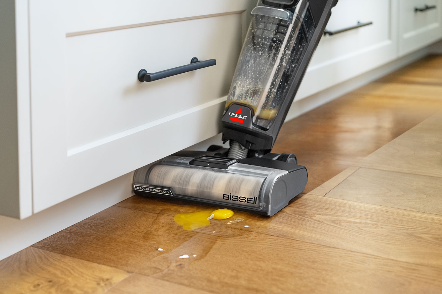 CrossWave_Edge_cleaning_wet_mess_1500x1000.jpg
