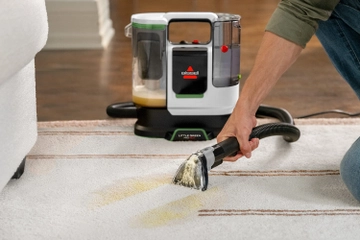 Little Green ProHeat SmartMix cleaning pet stain on carpet